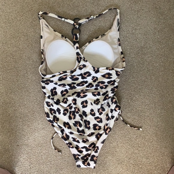 Leopard print one piece - Picture 2 of 7